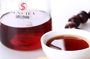草木精华 闻香识茶 你的茶里 有一幅画